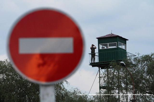 Киев усилил охрану границы с Крымом